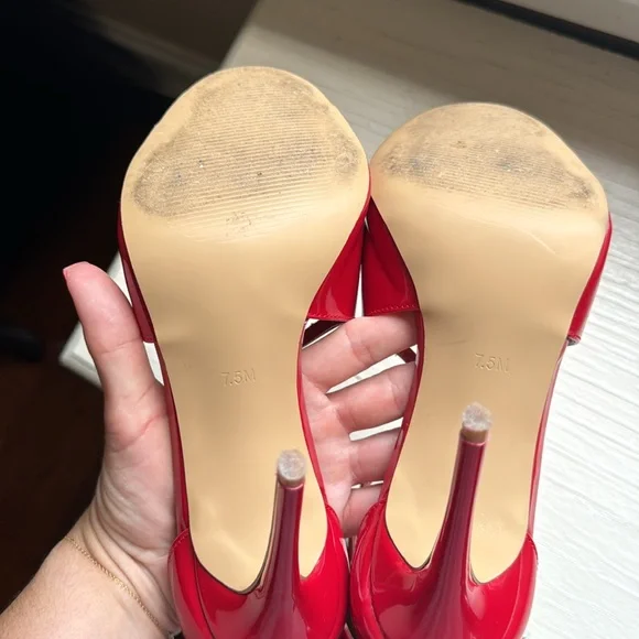 Like New Steve Madden Ace Sandals 7.5 - Picture 6 of 12